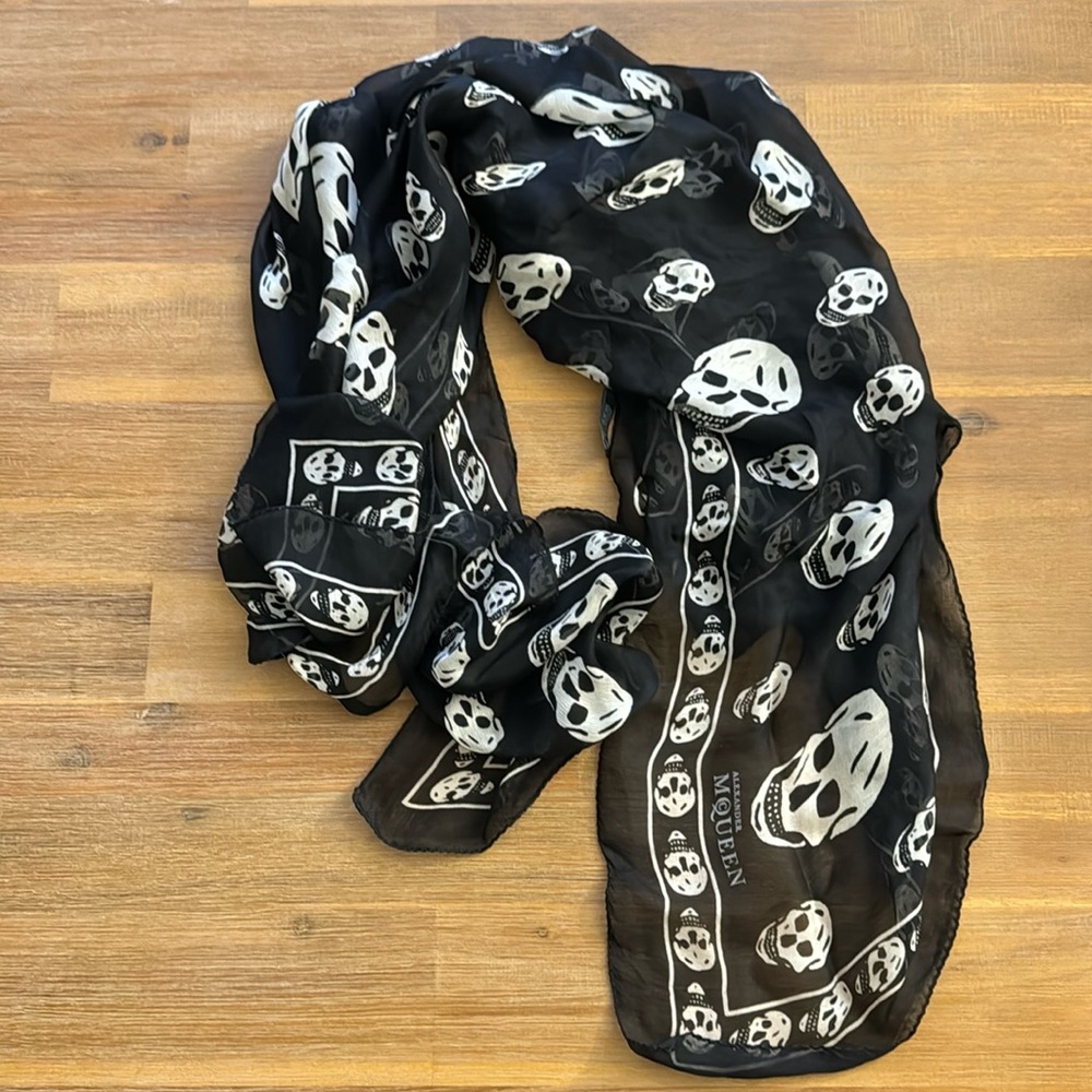 LIKE NEW ALEXANDER MCQUEEN Skull Print Modal & Silk Scarf (black)